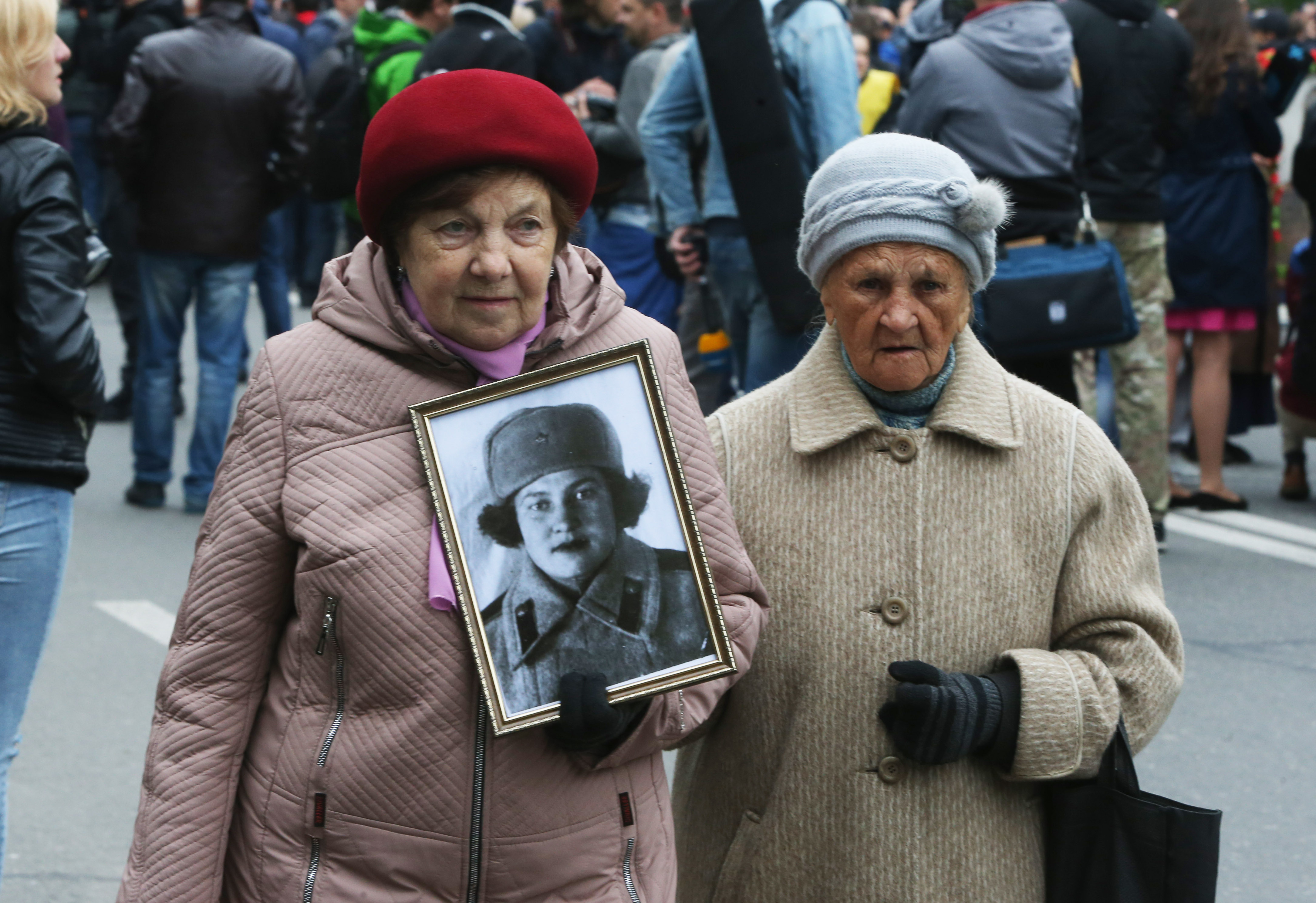 乌克兰民众纪念反法西斯战争胜利74周年