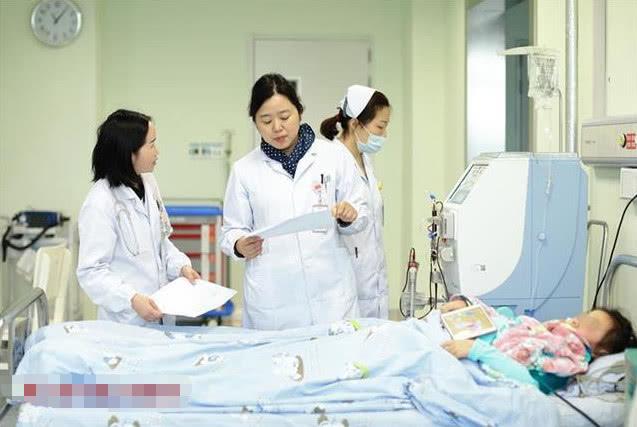                     6岁女孩发烧，母亲听信小诊所的灌肠疗法，反致孩子肾衰竭