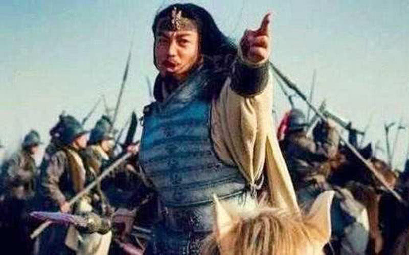 曹操手下猛将众多，为何在讨伐董卓时，连应战华雄都不敢呢？