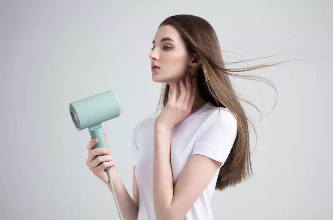 婴儿孕妇都可用电吹风～3分钟快干，低辐射还护发，让你轻松凹造型