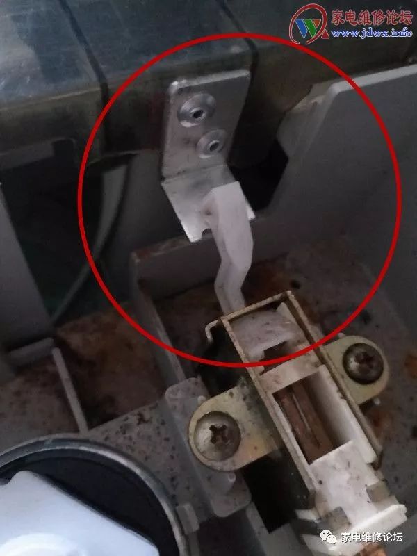 洗衣机上盖开关杠杆断裂,门开关和撞桶开关一体,这样处理,还能保持撞