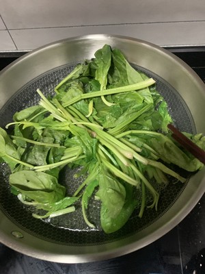 菠菜配什么做早餐好吃 0dec02995e5046d7ab05612babaea254.jpeg