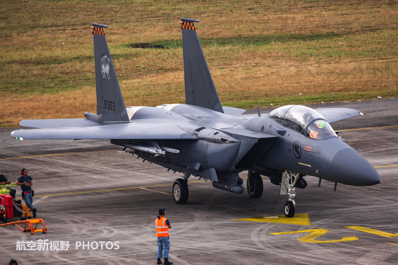 这一张图片是美国空军的f-15e战斗轰炸机,由于服役时间较长,加上工艺