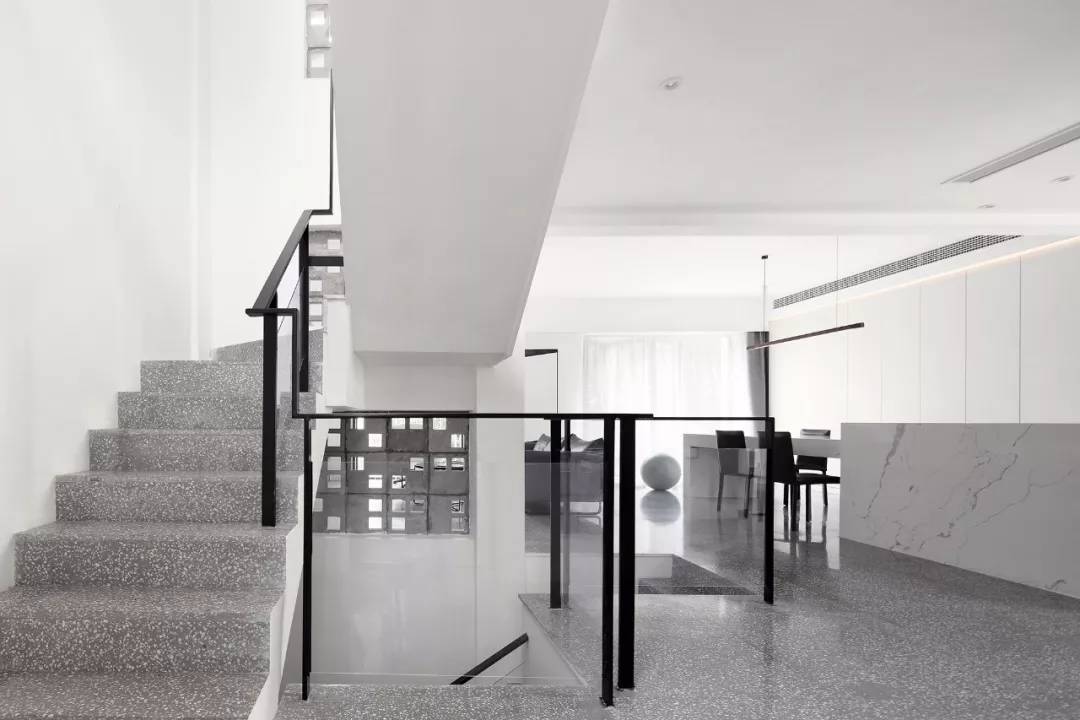 180㎡黑白灰色调别墅空间极简设计尽显建筑的结构之美