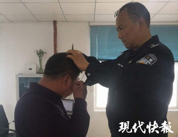 一个眼神飘忽一个趴着睡觉,考官一查:在作弊! 九州ju11net娱乐