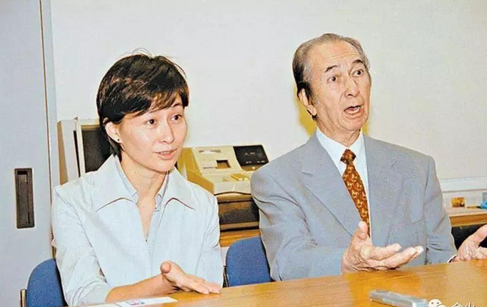 两天后的8月30日,何超琼,许晋亨联合发表声明,两人的豪门姻缘以离婚