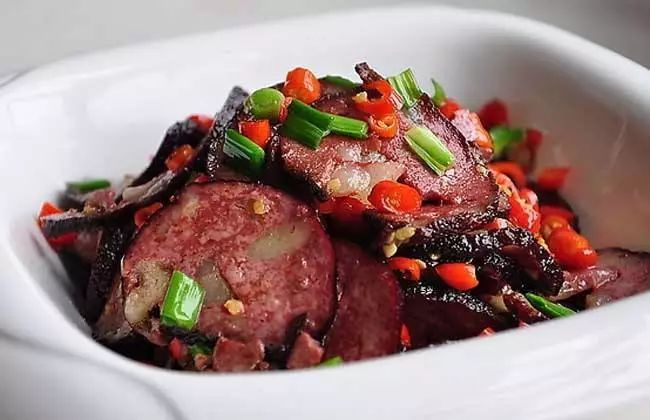 04 猪血丸子又称血粑豆腐或猪血粑,是湖南邵阳地区,新化县的传统名菜