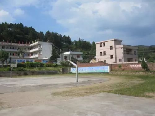 龙川县某镇小学人数曝光,最少的整个学校只有3人? 免费 人Av在线