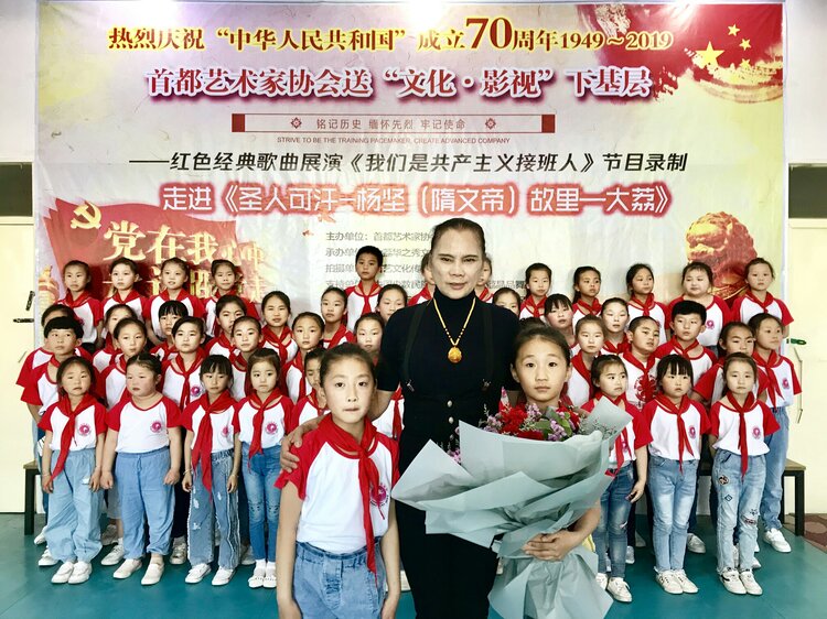 首艺《我们是共产主义接班人》节目录制在大荔