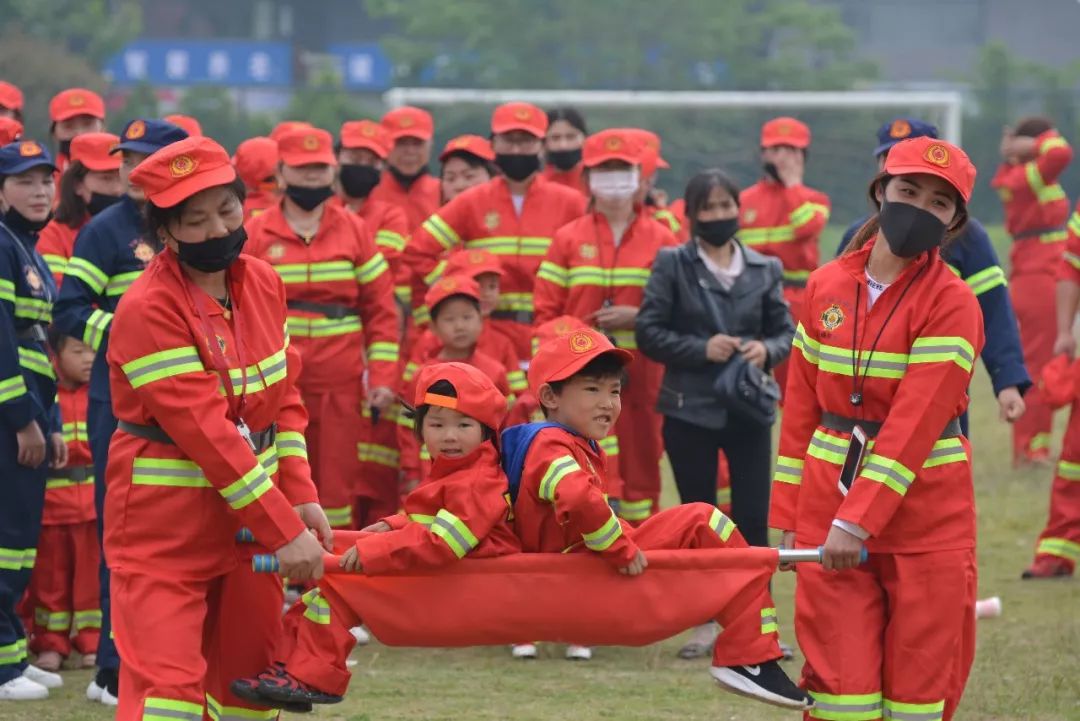今天我们都是小小消防员,建工幼儿园为孩子们种下梦想的种子