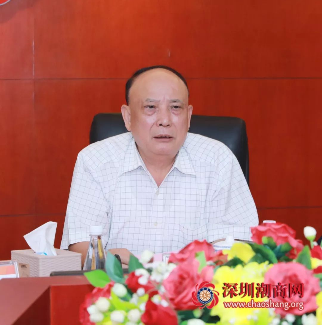 座谈会交流 吴开松创会会长表示,当年与一帮创会成员乘风破浪,并肩