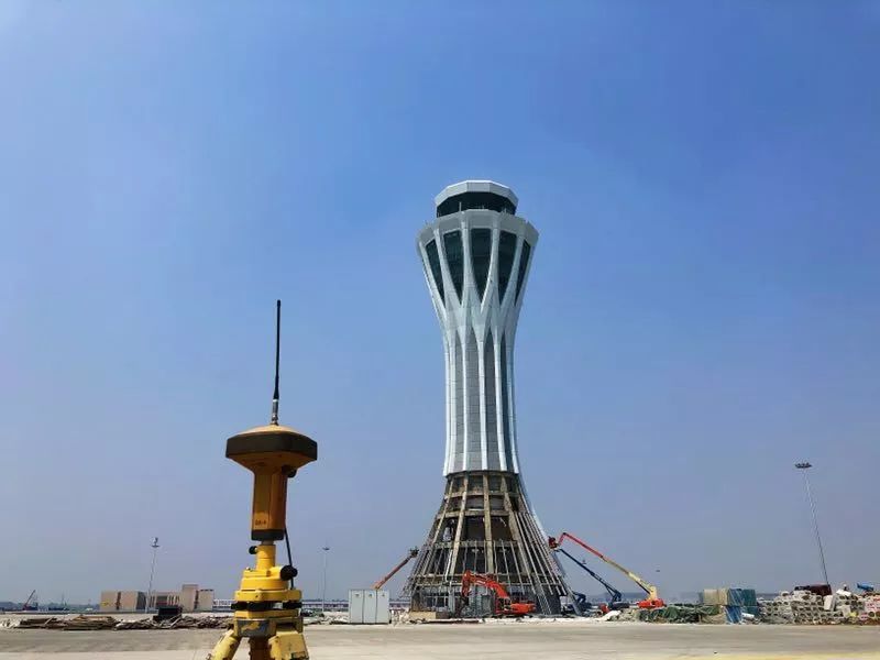 北京大兴国际机场共建设东西两座塔台,西塔台位于北京大兴国际机场