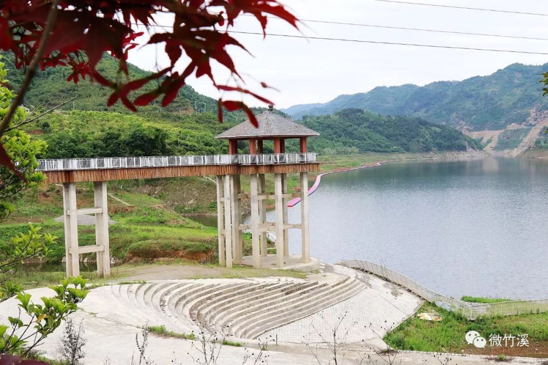 记者探班楠木湖垂钓垂钓视频大赛现场:有备而来 精彩待现