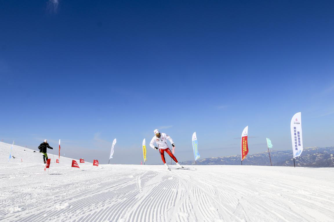 原创解密可可托海滑雪场为什么在夏天这里还能滑雪