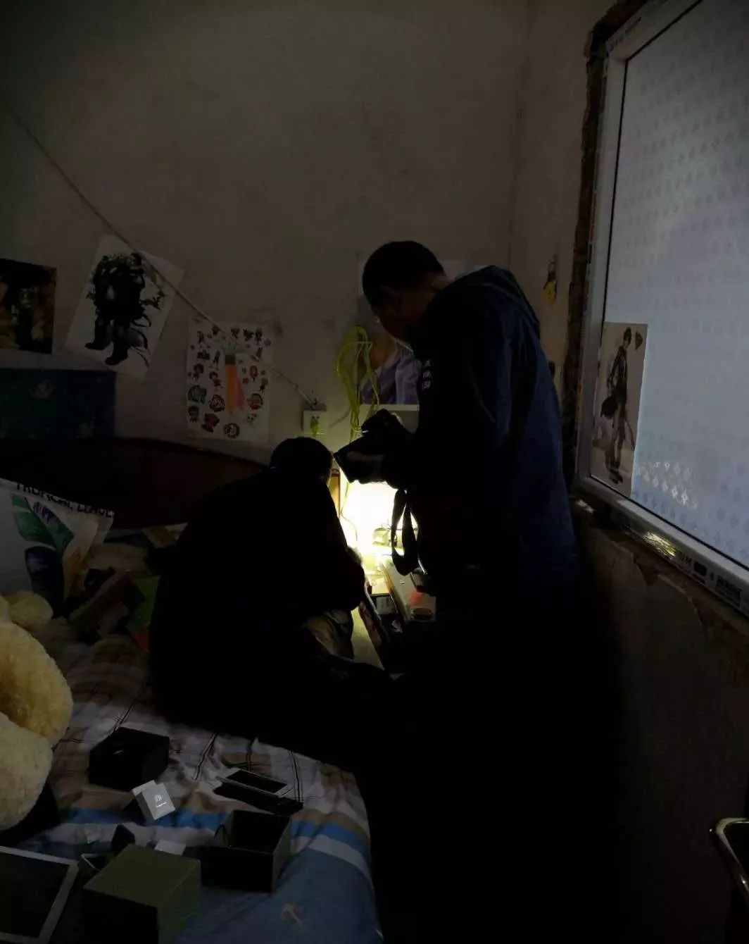 【围观】晋城某地男子建坟墓钱被偷! 日博官网