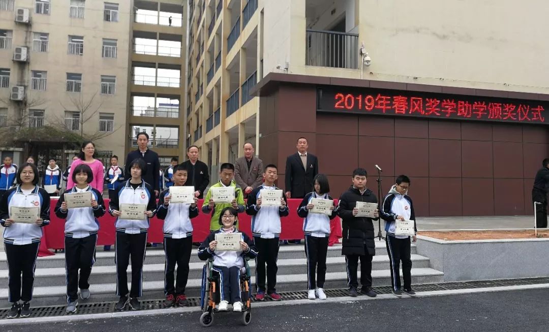 新时代好少年候选人①丨福州铜盘中学李蒙身残志坚的最美轮椅女生