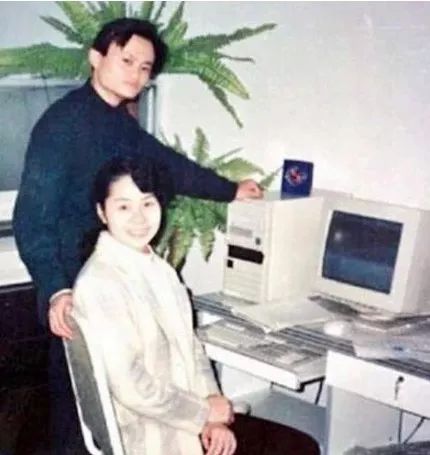 55岁马云的妻子曝光,网友说其"果然旺夫"…_张瑛