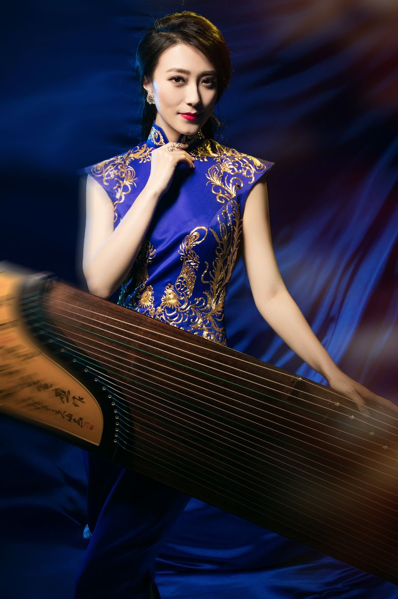 我院青年古筝演奏家苏畅新书《弹唱古诗词》即