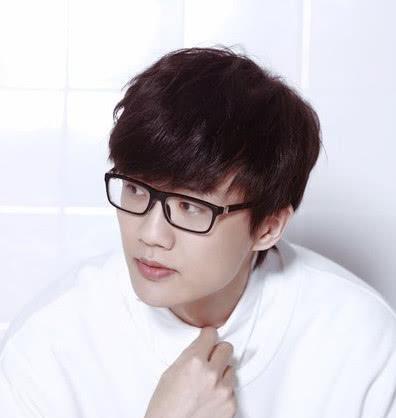 举办个人演唱会的4的网红歌手 刘宇宁没资格,冯提莫只是第三人