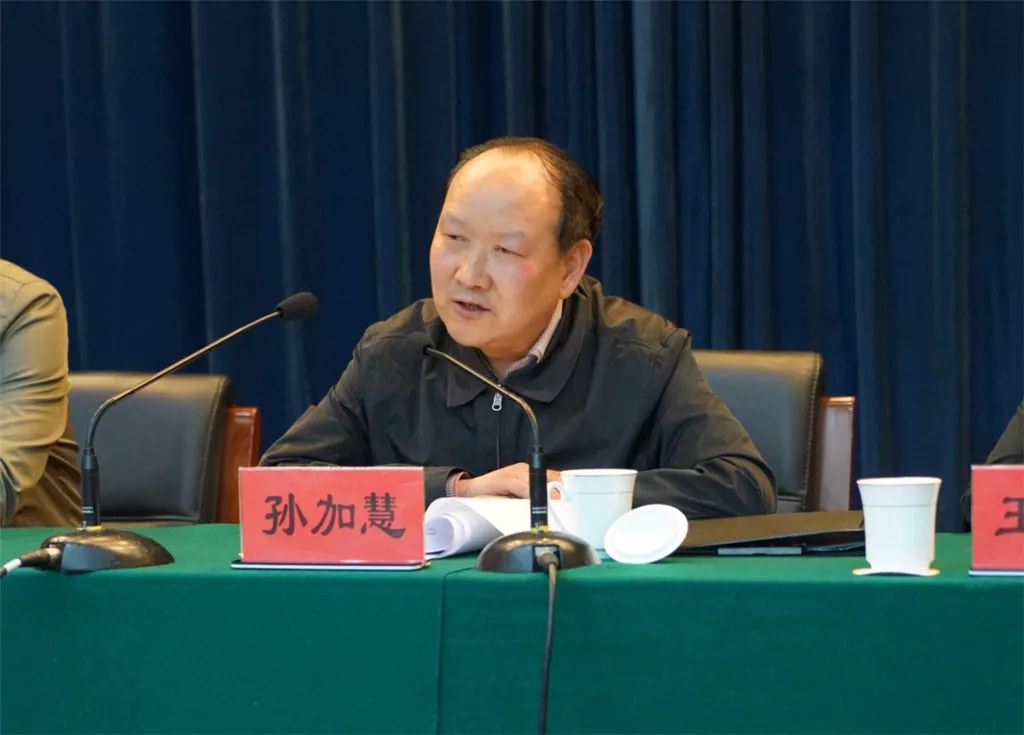 市委宣传部副部长孙加慧主持会议市文明办主任,市委宣传部副部长王毅