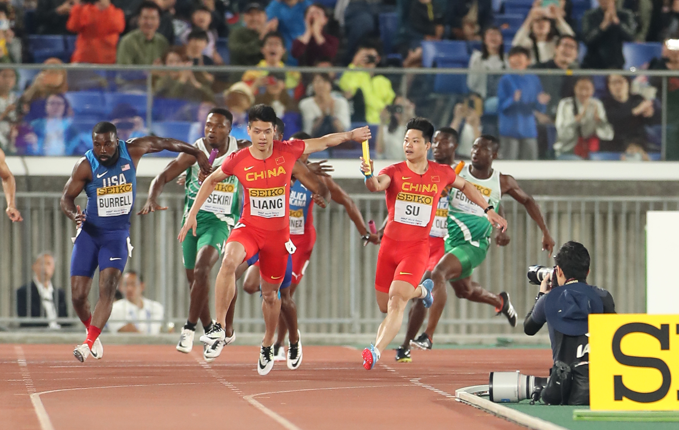 打破纪录！四川队夺得全国室内田径邀请赛4×400米接力冠军