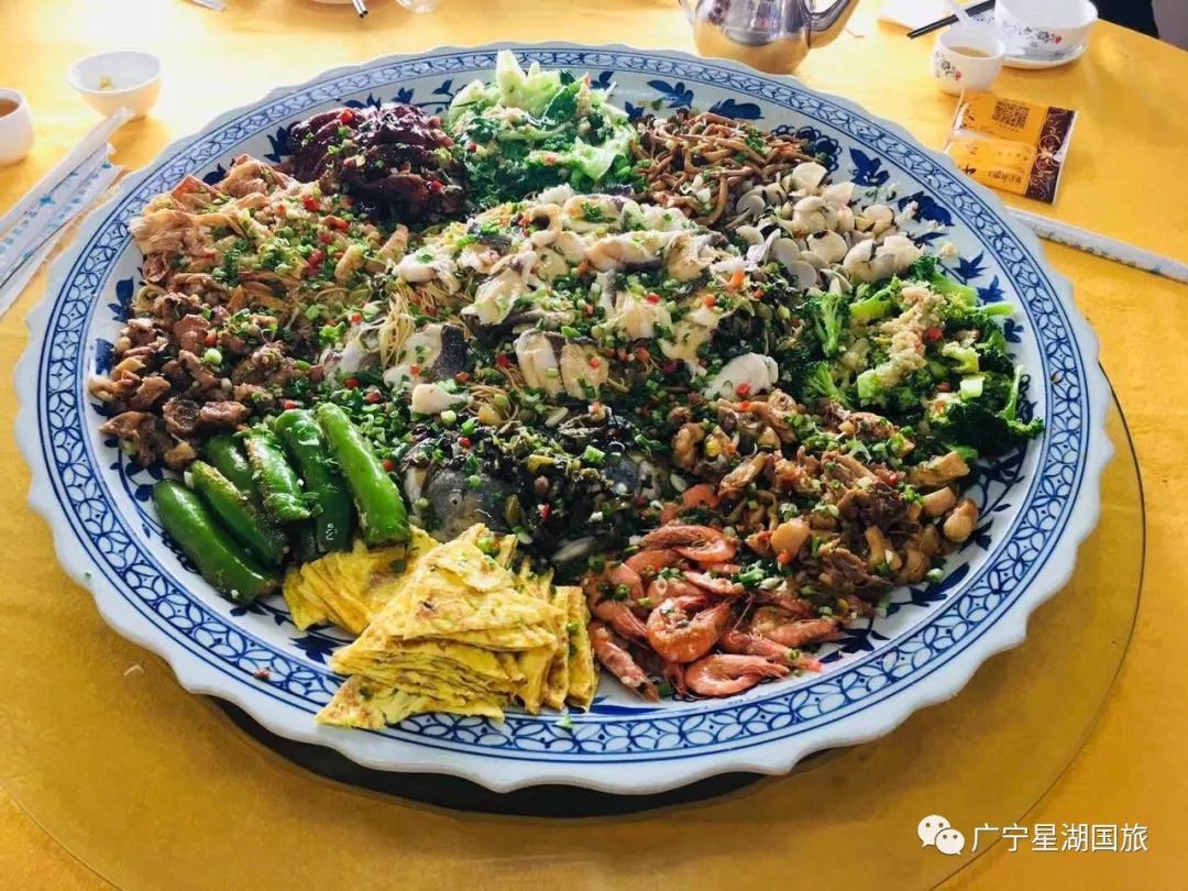 品鹤山十大美食青花瓷大盘鱼