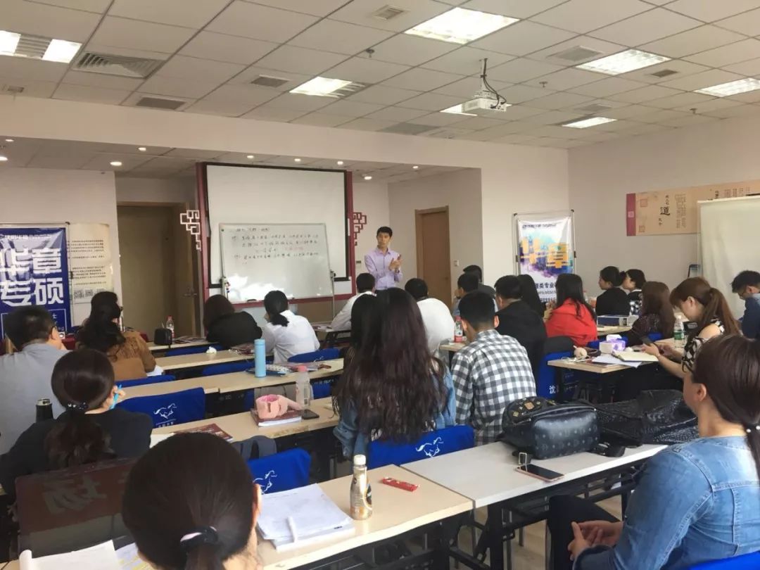 最后,许明老师表达了他做华章讲师十余年已来,对这份事业的热爱,传达