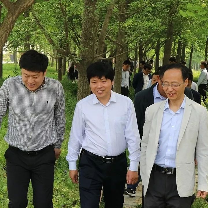 温士才陪同市委党校春季主体班学员在我区调研