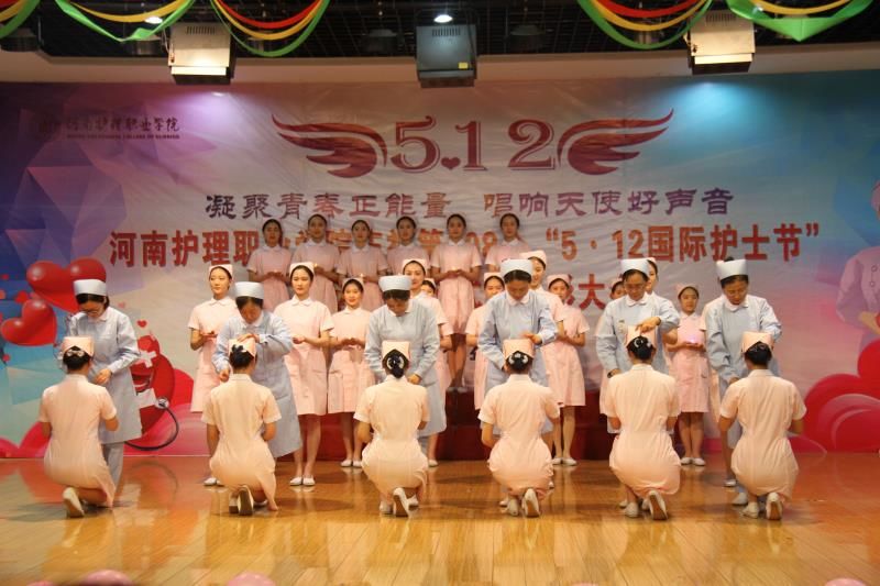 【要闻】我院举办第108个ˇ112国际护士节"传光授帽仪式暨表彰大会