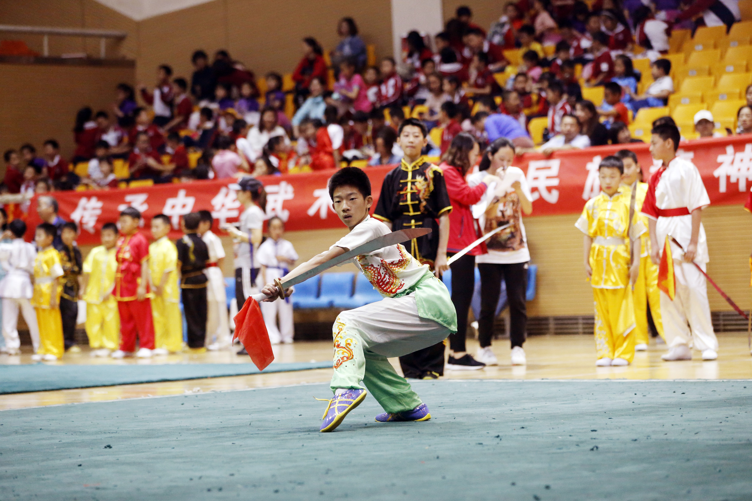 北京:中小学生武术比赛展英姿