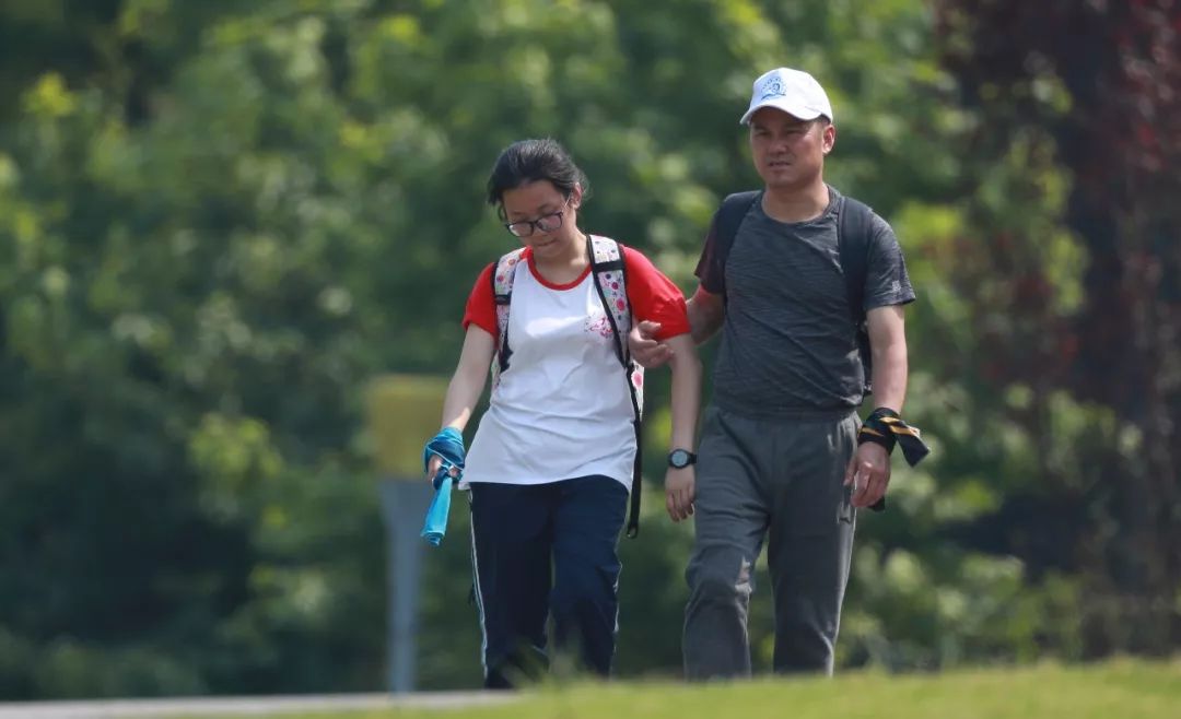 特别关注勇毅前行这个夏日景炎人走出风景无限