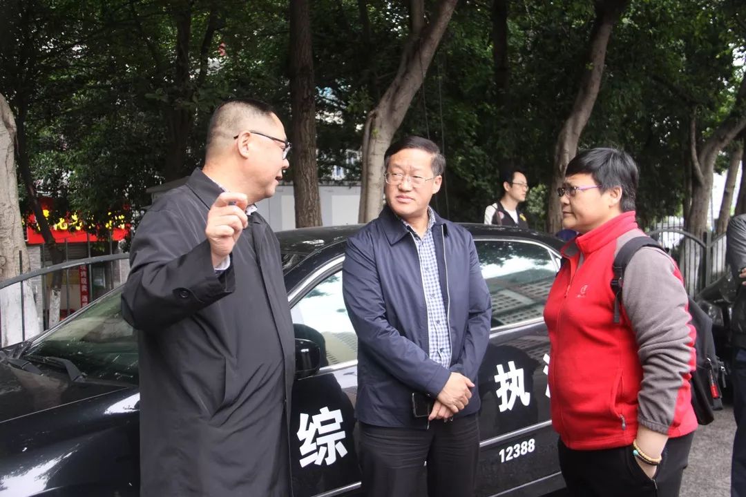 桥街道党工委书记张路春作了补充汇报;承办单位区交通局副局长王峻峰