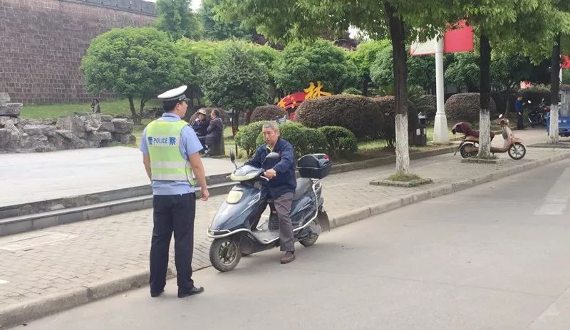 将电动车安全管理进行到底 歙县交警纵深推进交通秩序大整治 sbf123胜博发手机