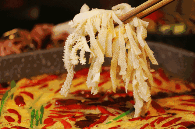 卤水牛杂,牛杂火锅,牛杂三吃等食物也从老西关渐渐流传到祖国的大江