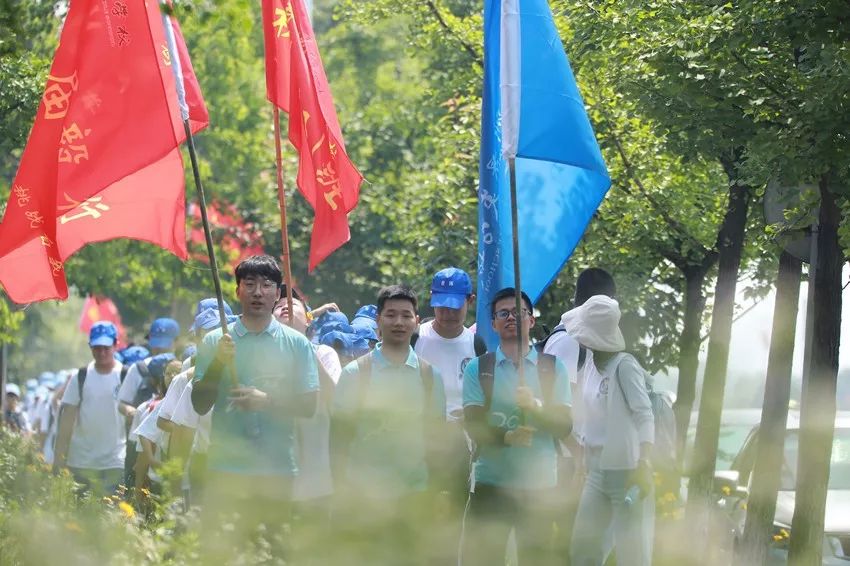 特别关注勇毅前行这个夏日景炎人走出风景无限