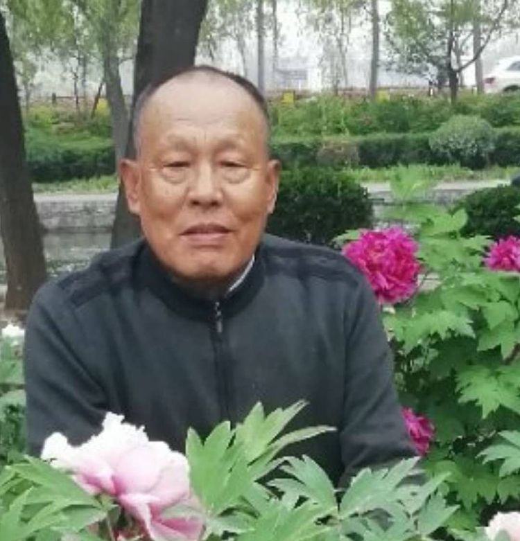 战友相见喜而泣，分别依然泪湿襟