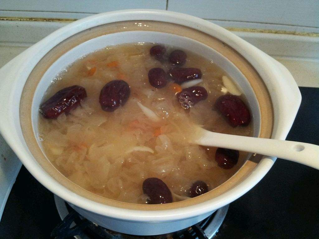 银耳为什么是碎的 0c0aa6d8e6934bae801cc5fd7335486d.jpeg