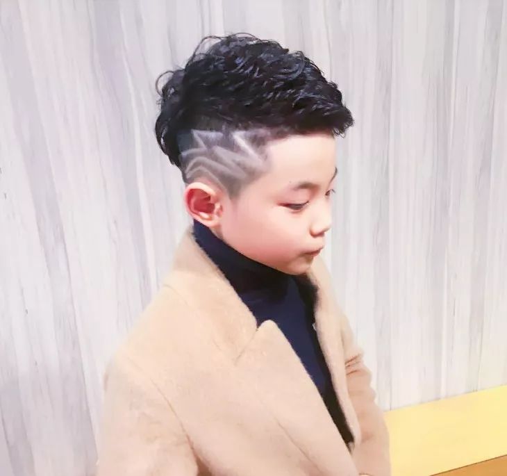 "小帅哥"发型