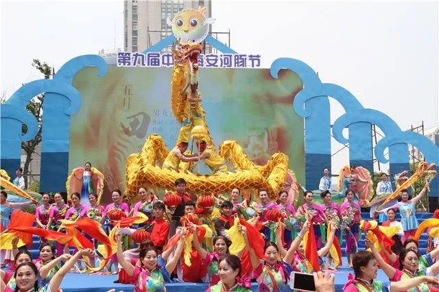 ▼▼▼ 民间舞蹈《海安花鼓》 中国海安河豚节已经成功举办八届,如今