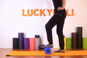 筋膜球进行一定的自我筋膜放松(self-myofascial release, smr),能够