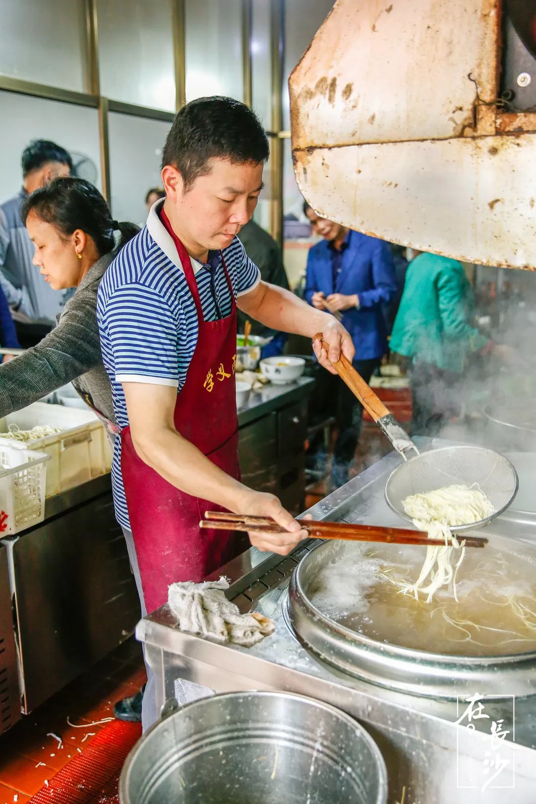 这两家开了20多年的米粉店,代表长沙入选《早餐中国》