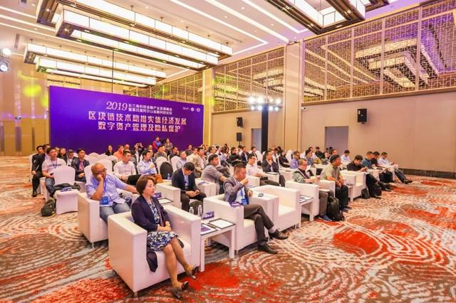 2019年经济峰会_2019数字中国峰会 数字经济成峰会热词 各方大佬热议数字化转型(3)