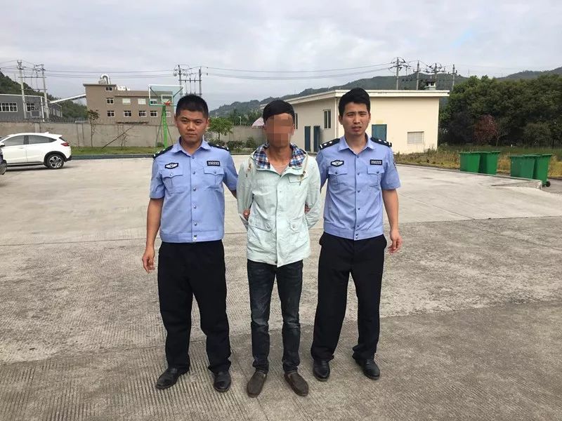 霞浦警方抓获2名网上在逃人员,5名赌博人员