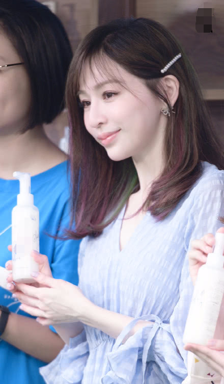 36岁王心凌近照苹果肌饱满,粉丝辩称女大十八变,你咋看?