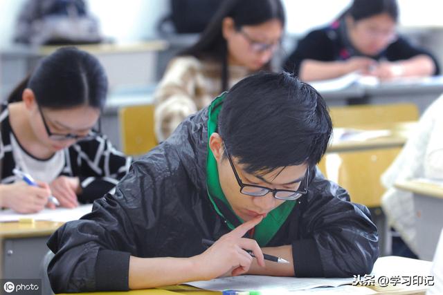 专科和本科都是大学生,但区别很明显,高考不努力老大徒伤悲! 吉祥坊太阳城代理