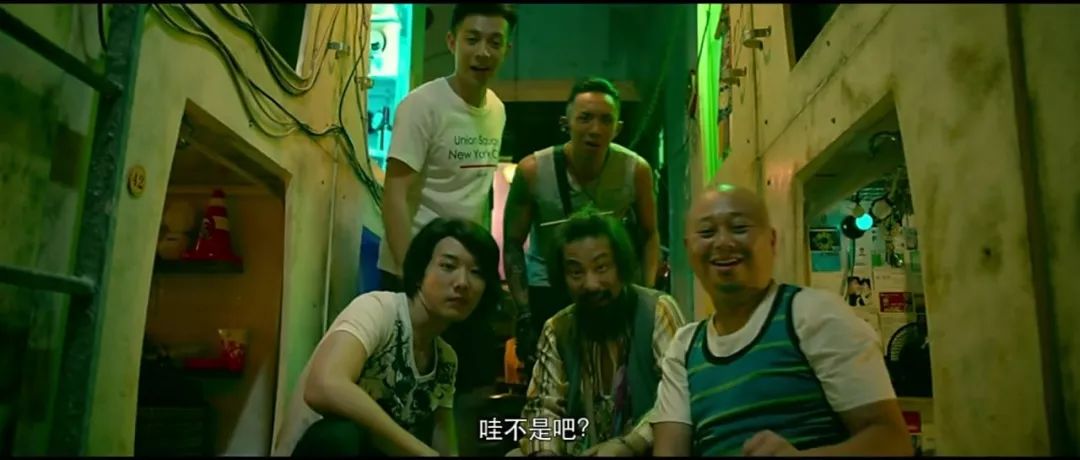 虽说笔下的人物大都重口猎奇,但 借博眼球的设定痛击时代,才是他们的