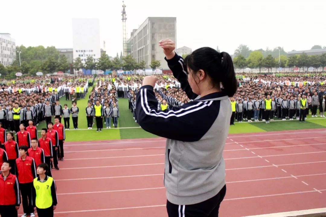 纪念五四 活力基层 | 城固一中于国旗下传承五四精神