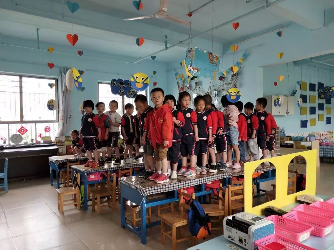 提升安全意识,加强安全防范--安远县九龙幼儿园防汛安全演练