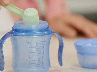 注意：這6種沖奶粉的方式，簡直「坑娃」沒商量！寶寶差點腸壞死 親子 第4張
