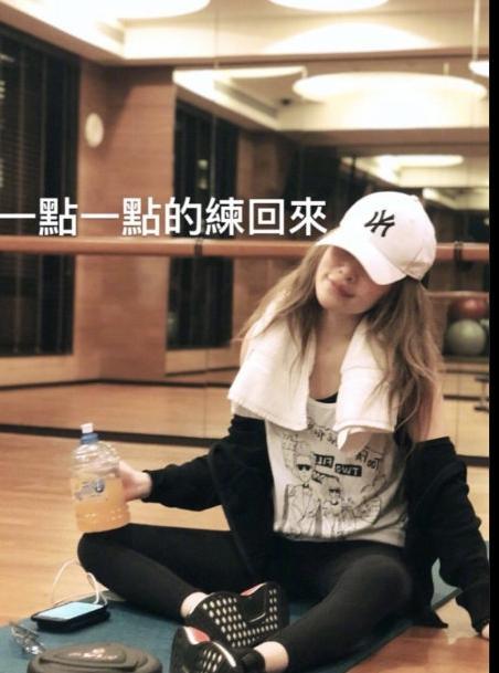 萧亚轩因患HIV终止演艺活动?曾多次被传患病,相关方仅回应2字